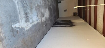 1061-1075 Duncan Perry Rd, Arlington, TX for lease Interior Photo- Image 2 of 7