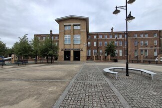 Plus de détails pour The Hwy, Bedford - Bureau à louer