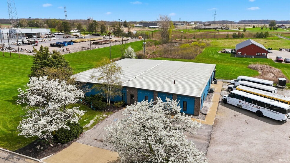 149 Green Dr, Avilla, IN à vendre - Photo du bâtiment - Image 3 de 10