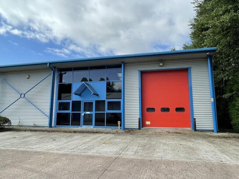 Parkhall Rd, Stoke On Trent à louer - Photo du bâtiment - Image 1 de 8