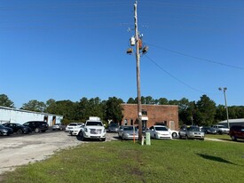 Multi-Bay Garage Building - Warehouse