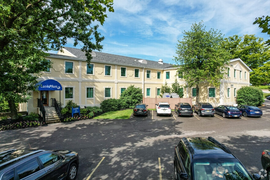 216 Mall Blvd, King Of Prussia, PA for lease - Building Photo - Image 2 of 7