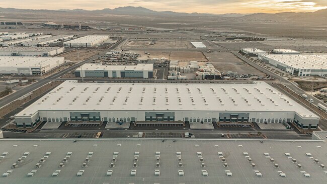 Plus de détails pour East Tropical Parkway, Las Vegas, NV - Industriel à louer