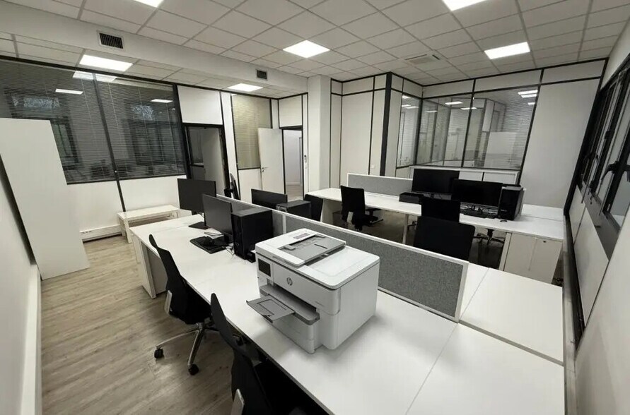 107-113 Rue Victor Hugo, Levallois-Perret à louer - Photo du bâtiment - Image 3 de 16