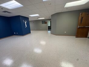450-480 E Roosevelt Rd, West Chicago, IL for lease Interior Photo- Image 2 of 11