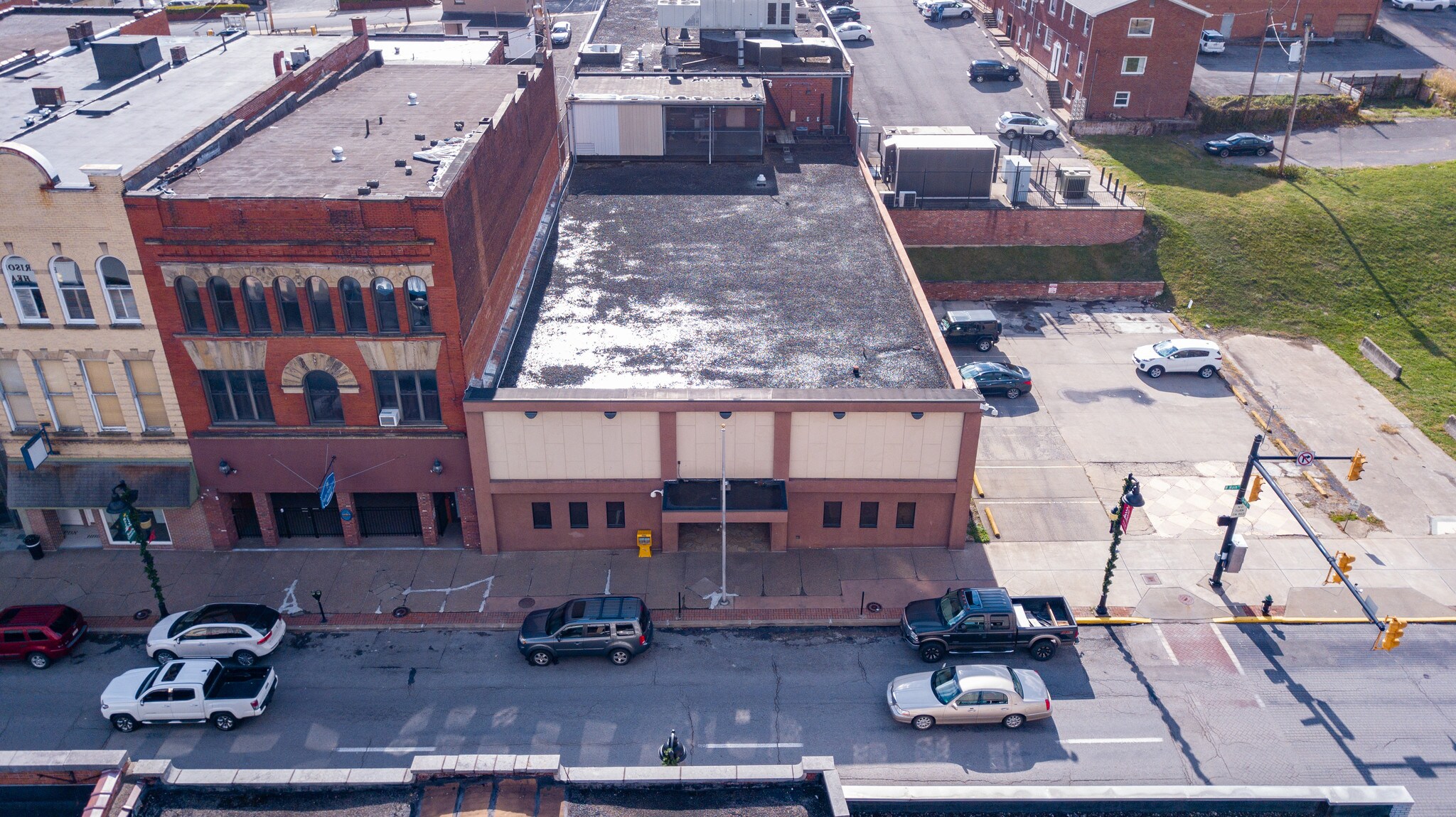 347 W Main St, Clarksburg, WV for lease Primary Photo- Image 1 of 98