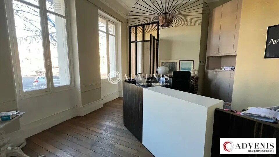 Office in Bordeaux for lease - Building Photo - Image 3 of 12