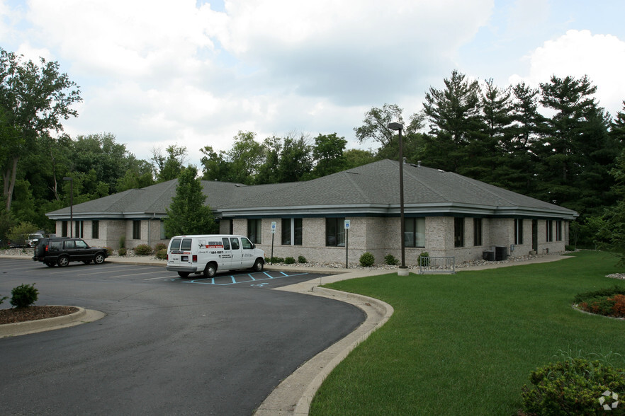 612 W Lake Lansing Rd, East Lansing, MI for lease - Building Photo - Image 2 of 10