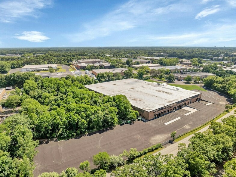 45 Ranick Rd, Hauppauge, NY for lease - Building Photo - Image 3 of 13