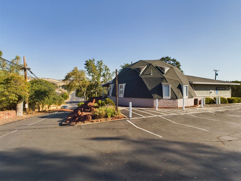 3610 Old Highway 53, Clearlake, CA à vendre - Photo du bâtiment - Image 2 de 19