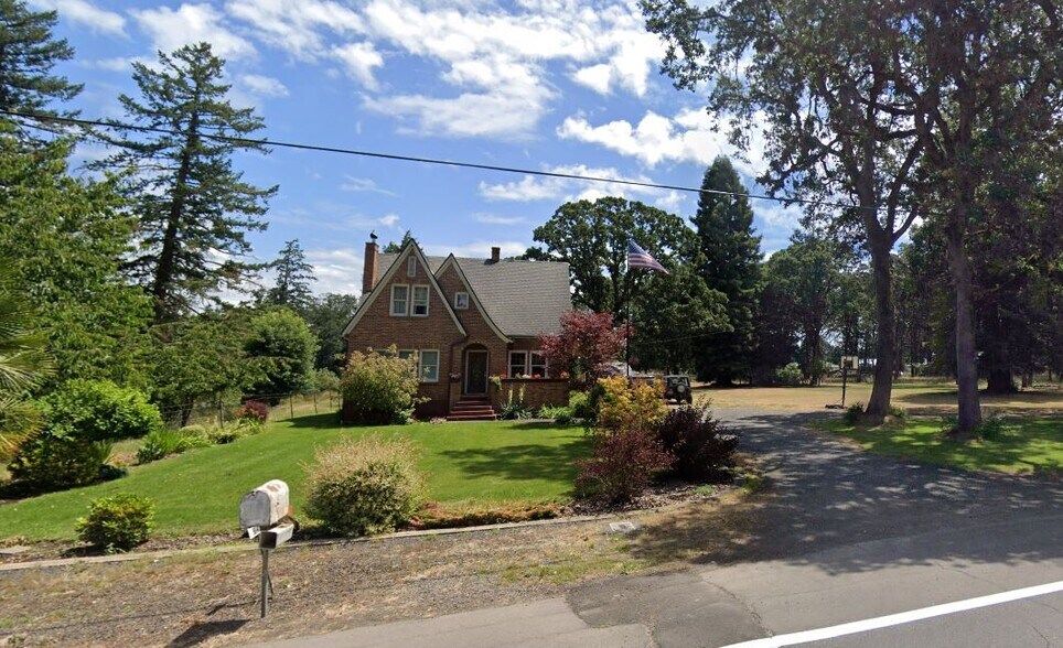 941 N 2nd St, Jefferson, OR à vendre - Photo du bâtiment - Image 3 de 57