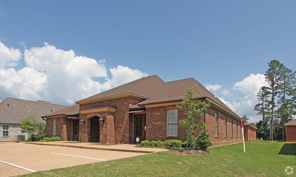 540 Keyway Dr, Flowood, MS à louer - Photo du bâtiment - Image 3 de 3