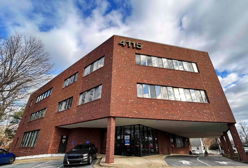 4115 Annandale Rd, Annandale, VA à louer - Photo du bâtiment - Image 1 de 1