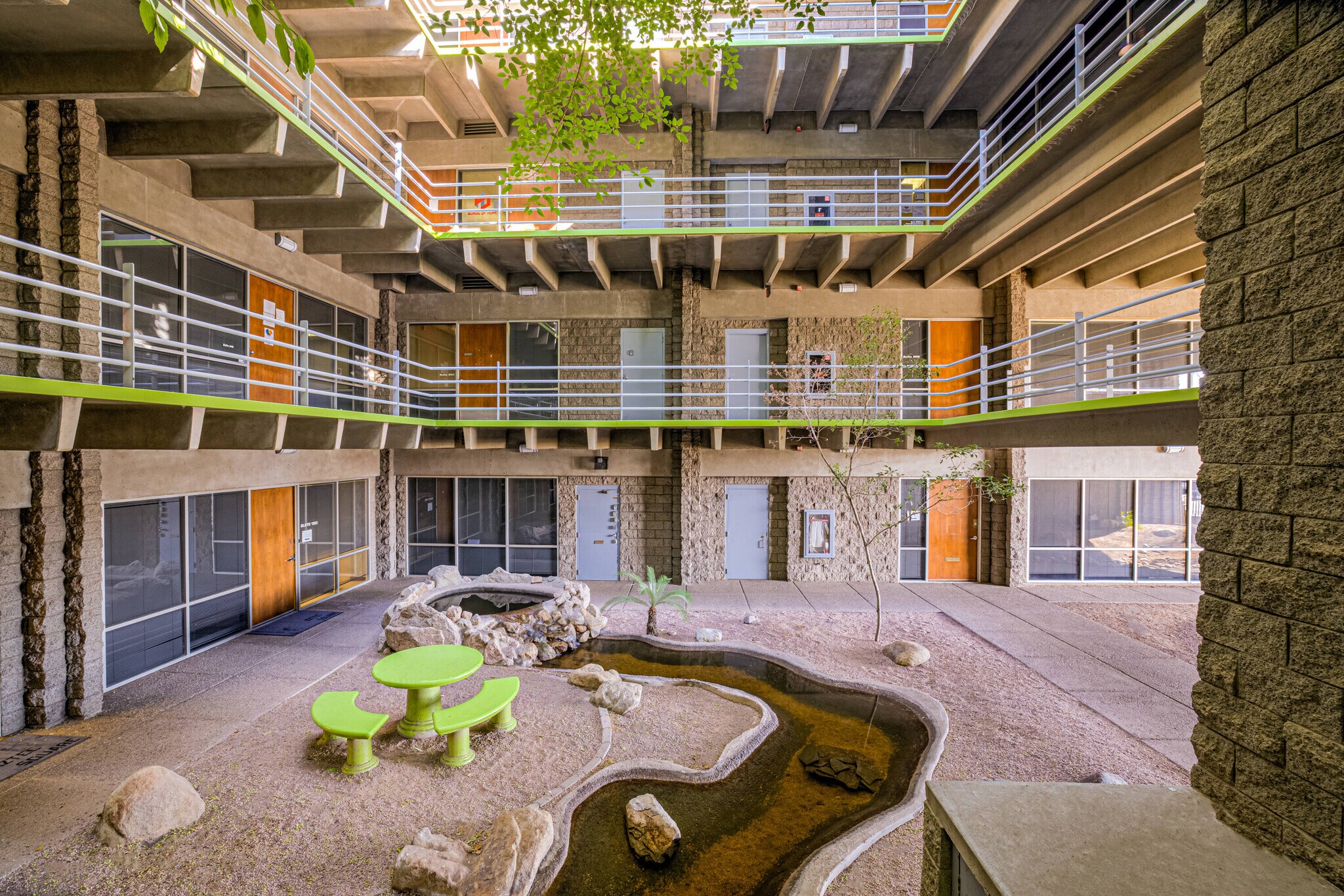 1616 E Indian School Rd, Phoenix, AZ à louer Photo du bâtiment- Image 1 de 8