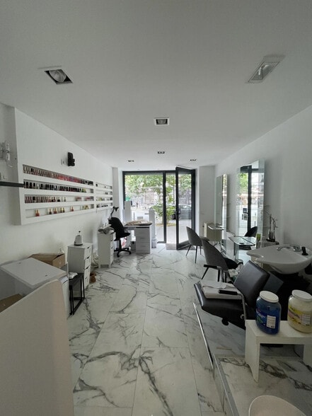 Commerce de détail dans Paris à louer - Photo intérieure - Image 2 de 8