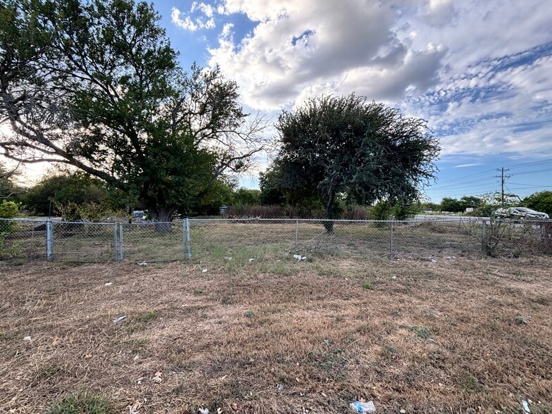 110 Leisure Village Dr, New Braunfels, TX for sale - Building Photo - Image 2 of 9