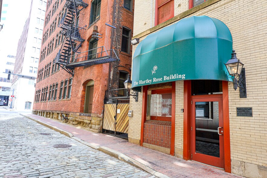 425 1st Ave, Pittsburgh, PA à louer - Photo du bâtiment - Image 3 de 6