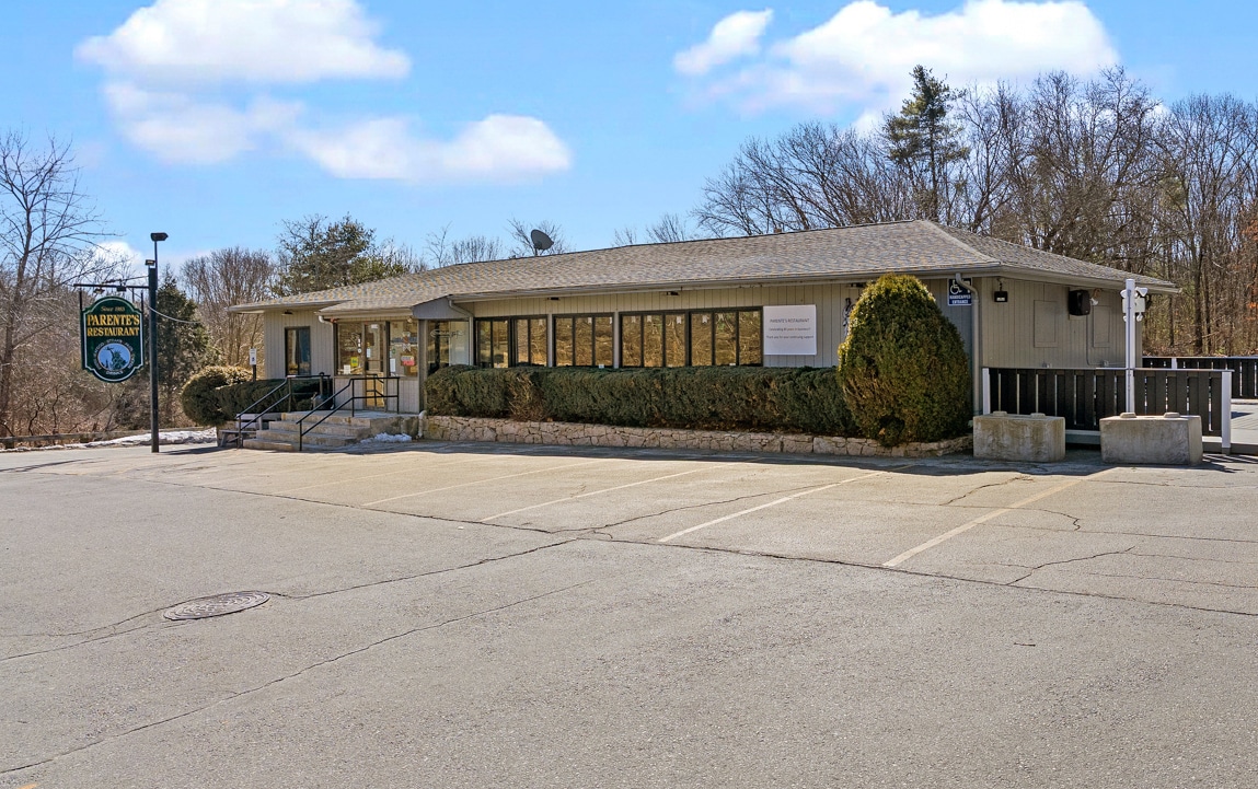 1114 Douglas Pike, Smithfield, RI à louer Photo principale- Image 1 de 3