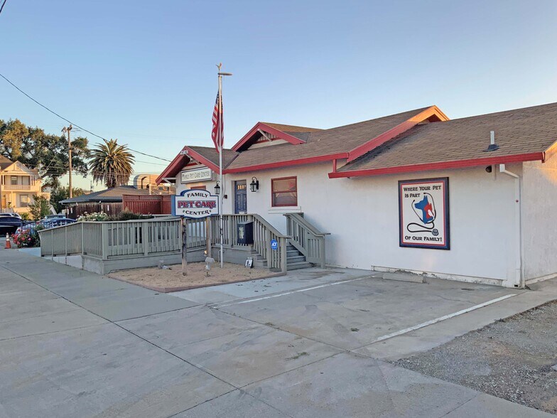 38 East St, Hollister, CA à vendre - Photo du bâtiment - Image 2 de 13