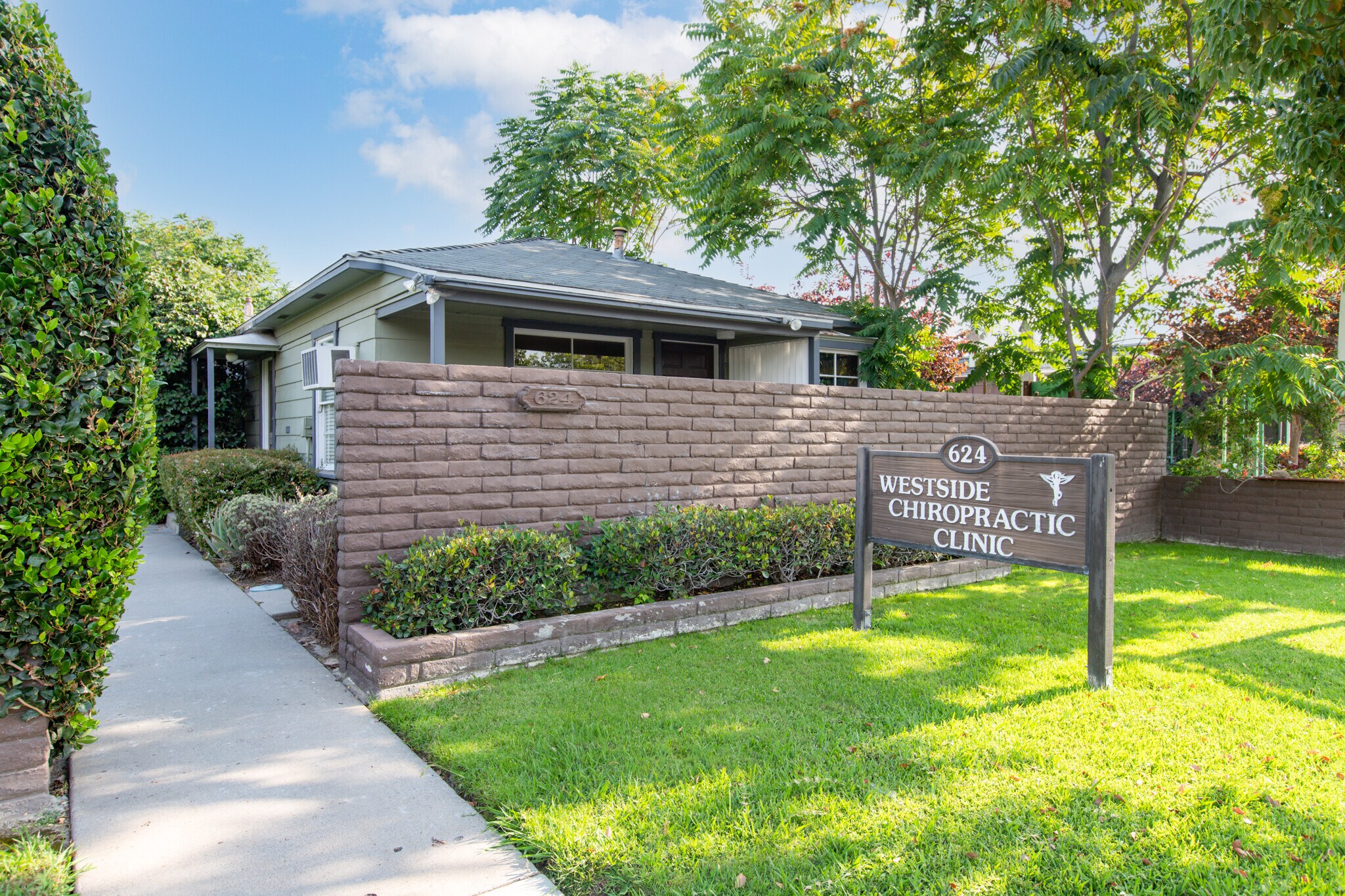624 W Chapman Ave, Orange, CA à vendre Photo du bâtiment- Image 1 de 32