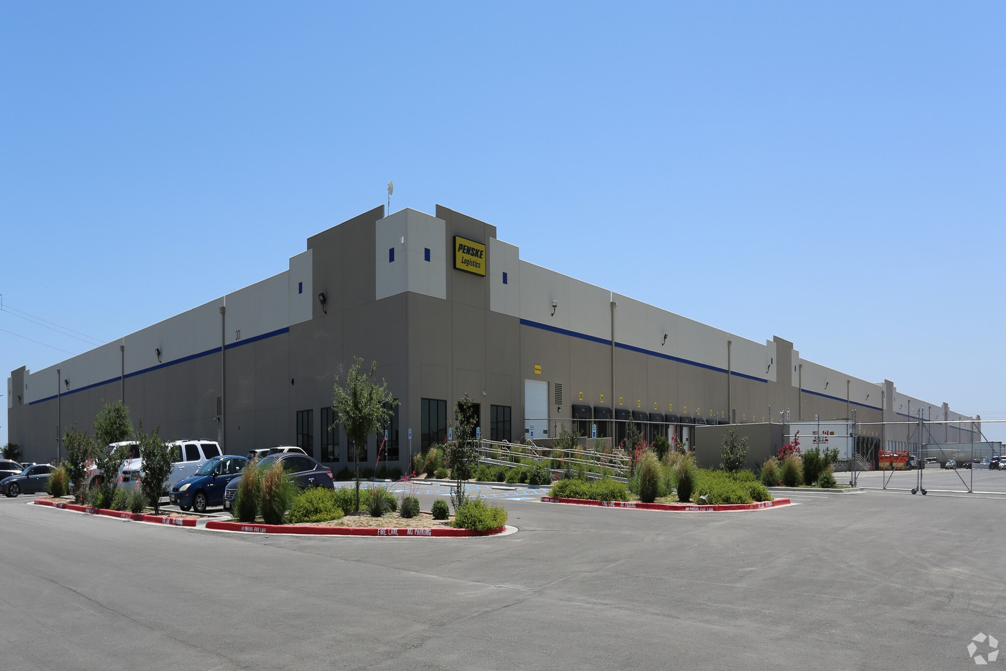 301 Vallecillo Rd, Laredo, TX for lease Primary Photo- Image 1 of 6