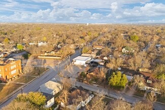 Plus de détails pour 504 Granbury St, Cleburne, TX - Commerce de détail à vendre