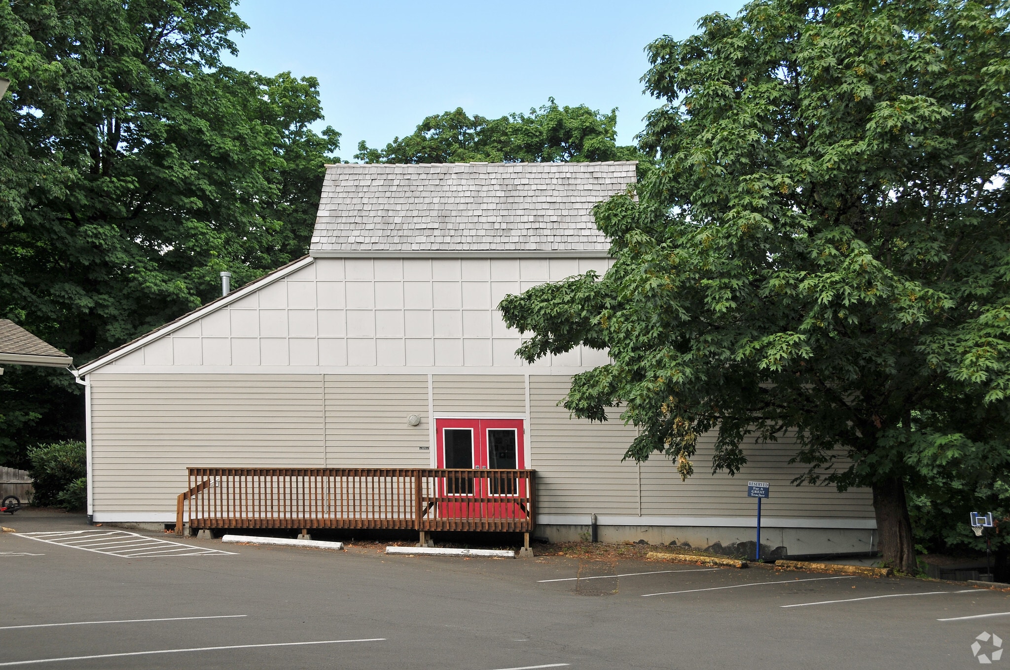 2 Touchstone, Lake Oswego, OR for lease Primary Photo- Image 1 of 10
