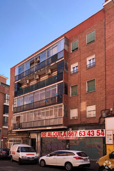 Calle del Tucán, 27, Madrid, Madrid à louer - Photo du bâtiment - Image 2 de 2
