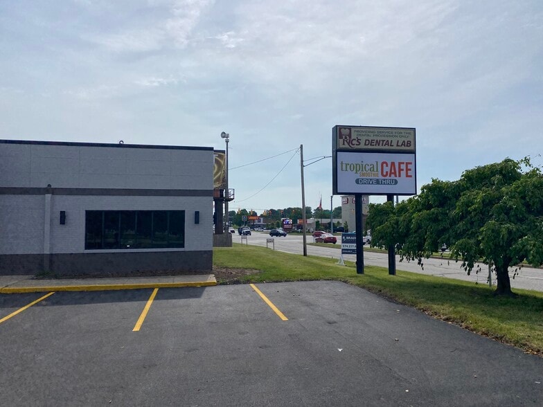 119 W Ireland Rd, South Bend, IN for lease - Building Photo - Image 2 of 4