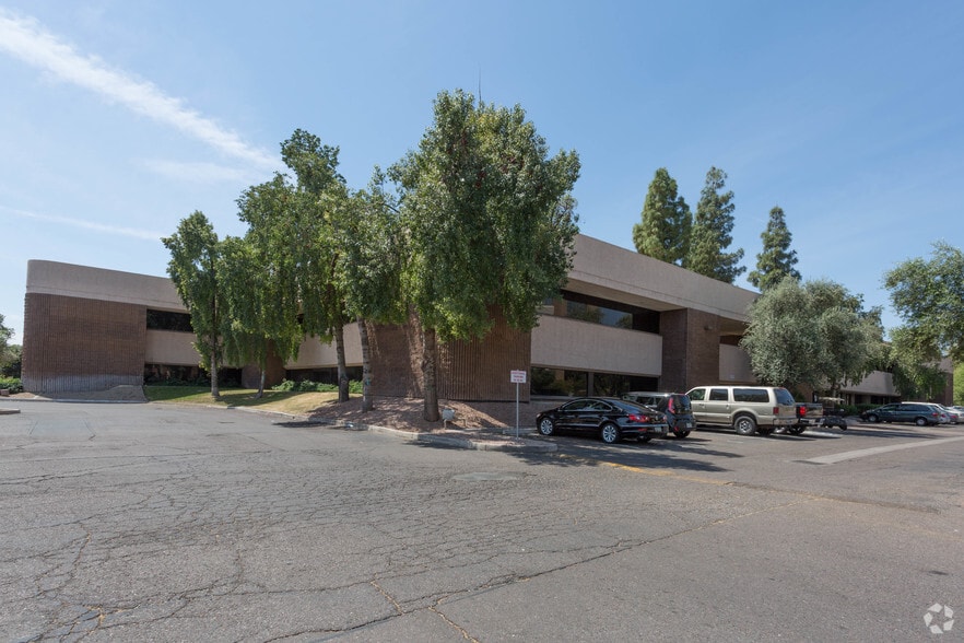 2702 N 44th St, Phoenix, AZ for sale - Building Photo - Image 3 of 11