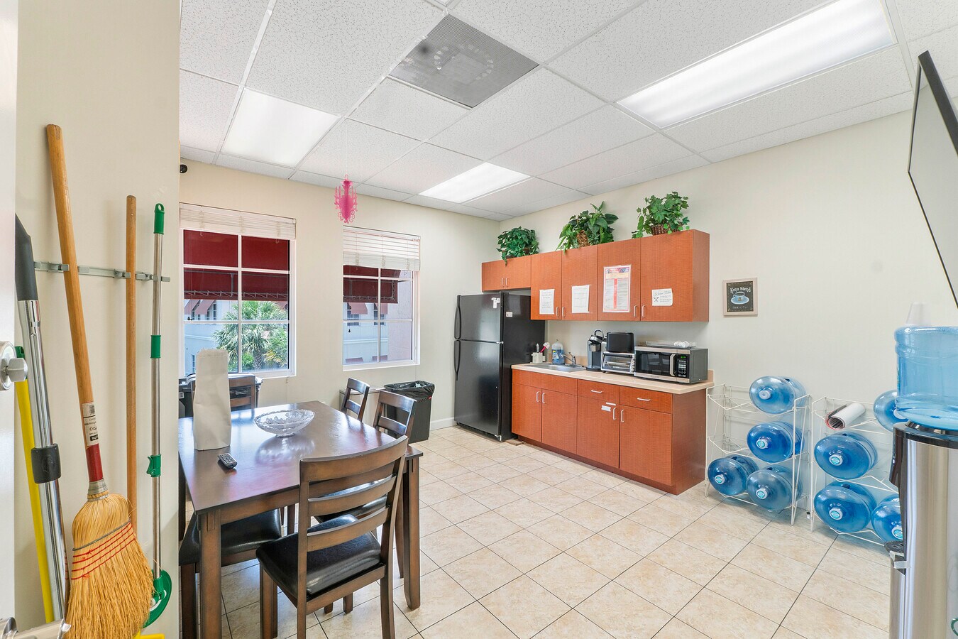 5571 N University Dr, Coral Springs, FL 33067 - Unité 211-212 -  - Photo intérieure - Image 1 of 13
