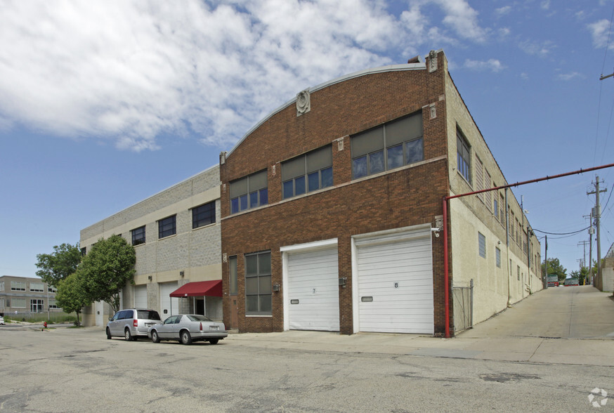 424 W Cherry St, Milwaukee, WI for lease - Primary Photo - Image 1 of 6