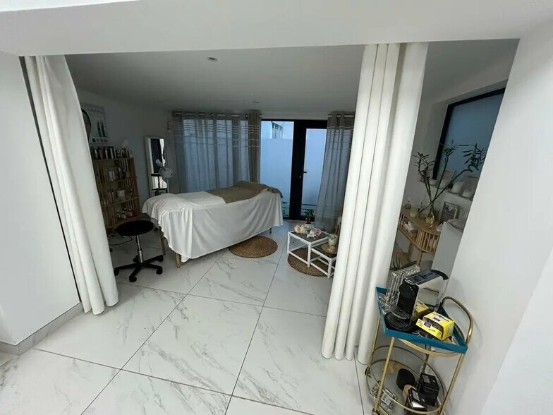 Retail in Avignon for lease - Building Photo - Image 3 of 6