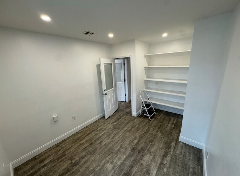 124-13 Liberty Ave, South Richmond Hill, NY for lease - Building Photo - Image 3 of 13