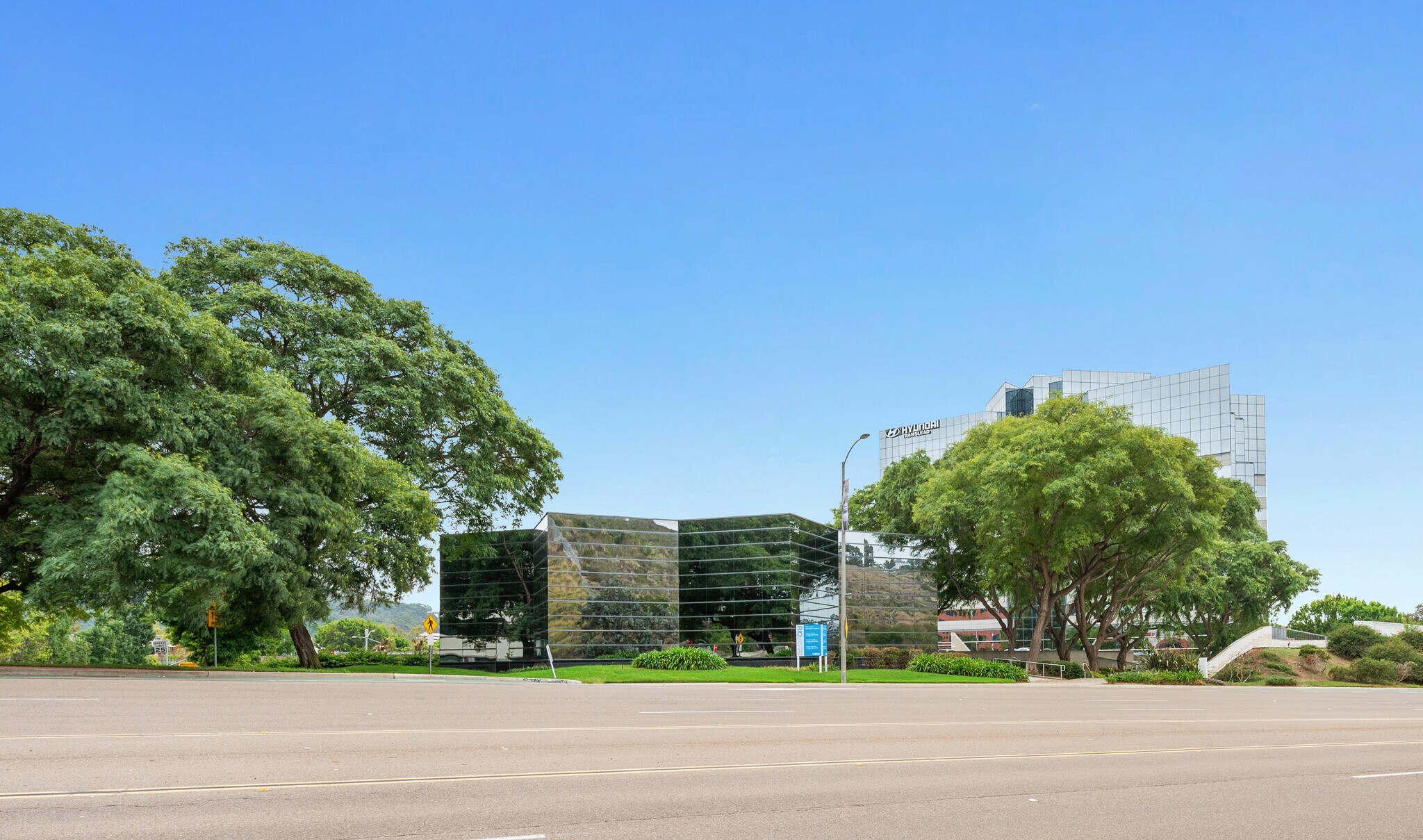 8898 Rio San Diego Dr, San Diego, CA à louer Photo du bâtiment- Image 1 de 5