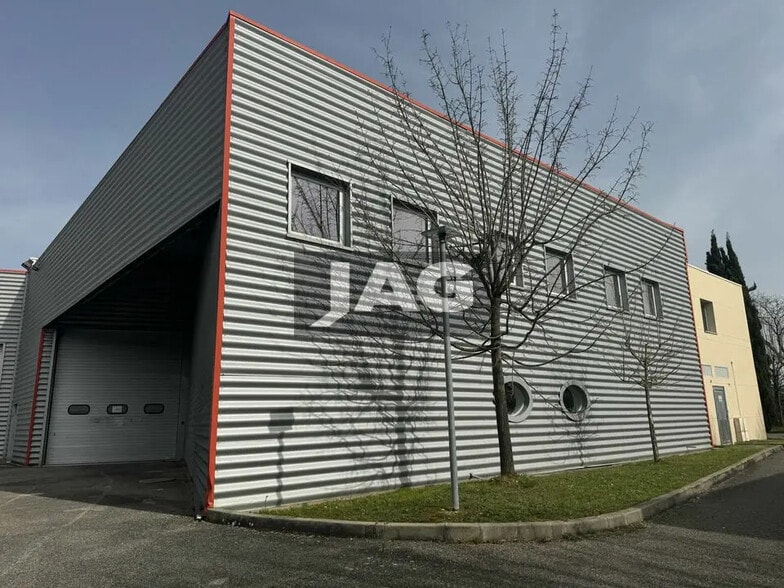 Flex in Saint-Priest for lease - Building Photo - Image 2 of 10