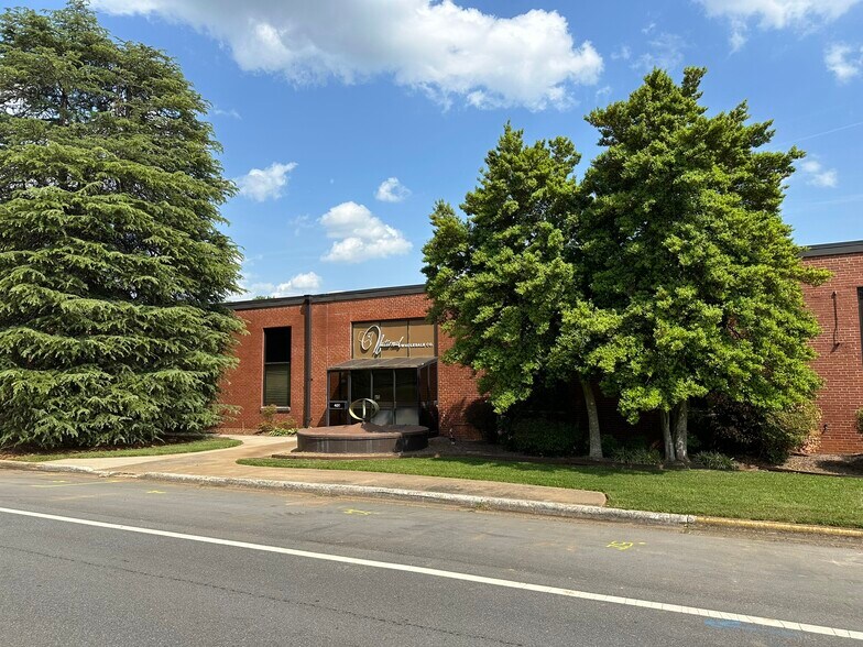 400 National Blvd, Lexington, NC à vendre - Photo du bâtiment - Image 3 de 8