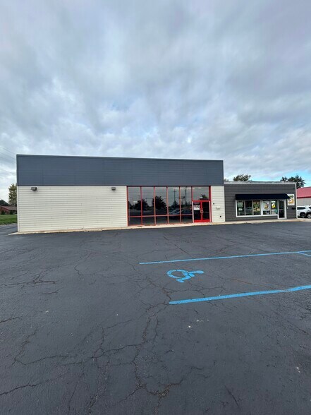 1729-1735 E Commercial Avenue, Lowell, IN for lease - Building Photo - Image 2 of 9