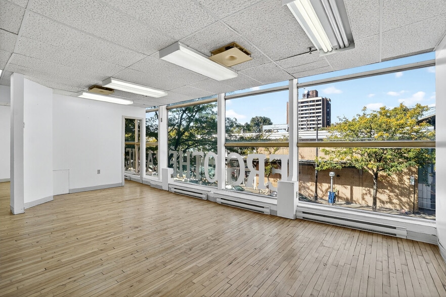 1988 Rue Sainte-Catherine E, Montréal, QC à louer - Photo du bâtiment - Image 2 de 10