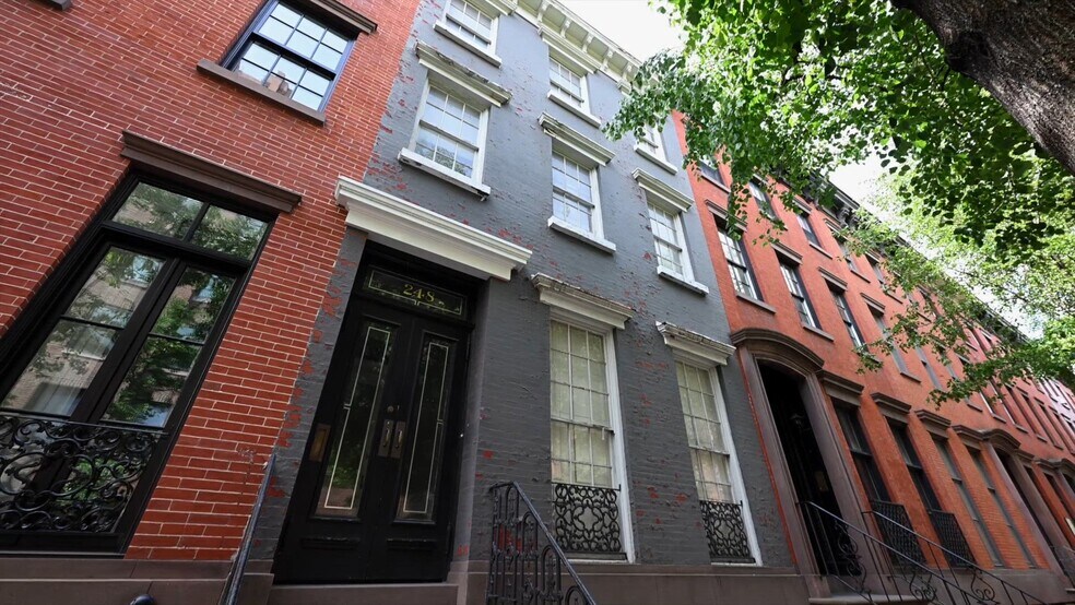 248 W 12th St, New York, NY à vendre - Vidéo sur l’inscription commerciale - Image 2 de 13