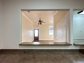 305 Limestone Ter, Jarrell, TX for lease Interior Photo- Image 1 of 9