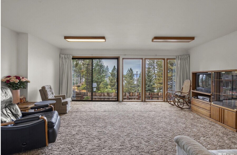 1300 Cave Rock dr, Glenbrook, NV à vendre - Photo du bâtiment - Image 3 de 11