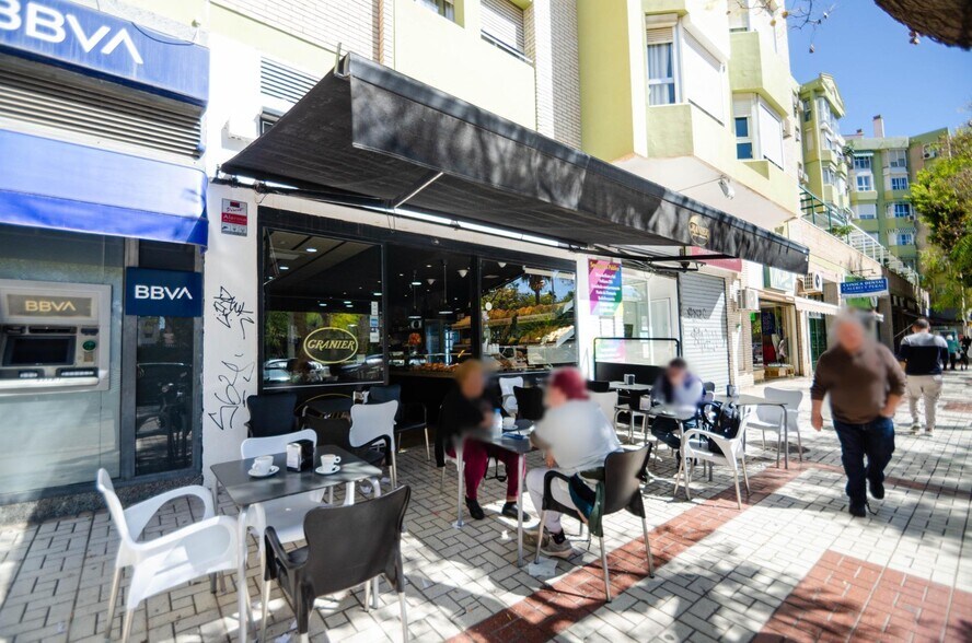 Commerce de détail dans Málaga, Málaga à louer - Photo du bâtiment - Image 2 de 17