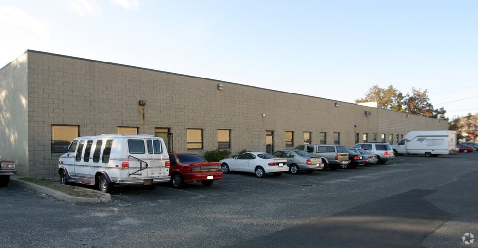 1420-1430 Church St, Bohemia, NY for lease - Building Photo - Image 2 of 23