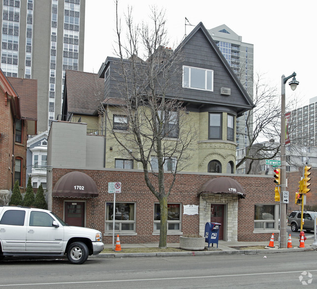 1700 N Farwell Ave, Milwaukee, WI à louer - Photo du bâtiment - Image 1 de 2