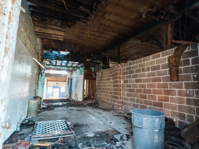 2132 W North Ave, Baltimore, MD for sale - Interior Photo - Image 2 of 2