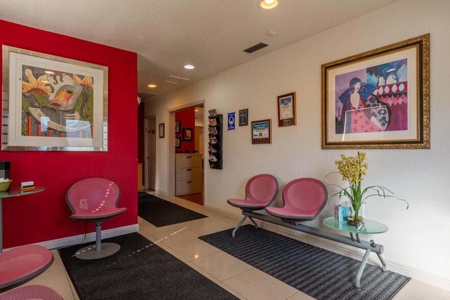 520 S 9th St, Las Vegas, NV for sale - Interior Photo - Image 2 of 14