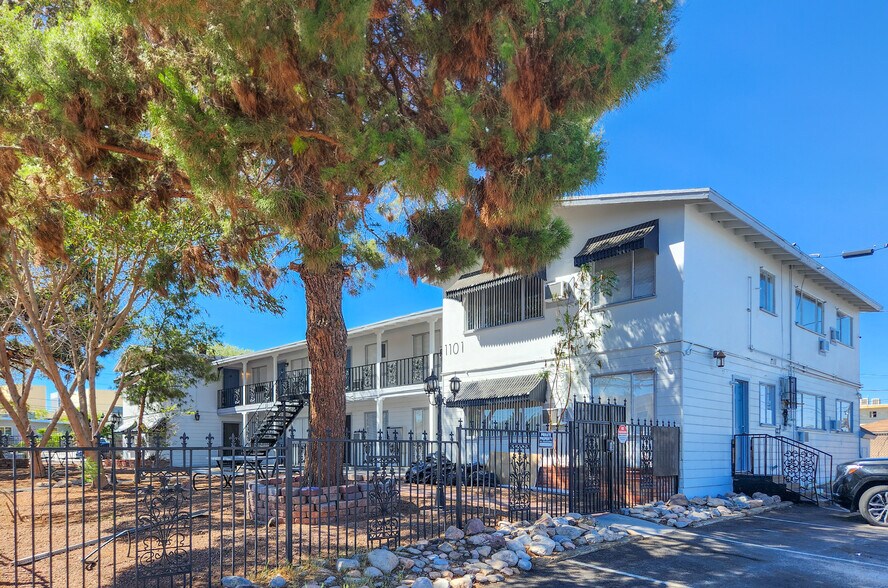 1101 E Clark Ave, Las Vegas, NV à vendre - Photo du bâtiment - Image 2 de 14