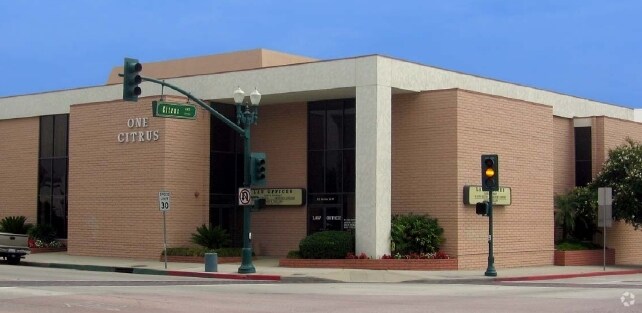 100 S Citrus Ave, Covina, CA à vendre - Photo du bâtiment - Image 2 de 67