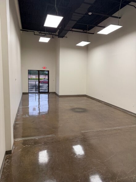 1700 Wirt Rd, Houston, TX for lease - Building Photo - Image 3 of 7